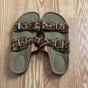 Leopard Print Sandals with Buckles